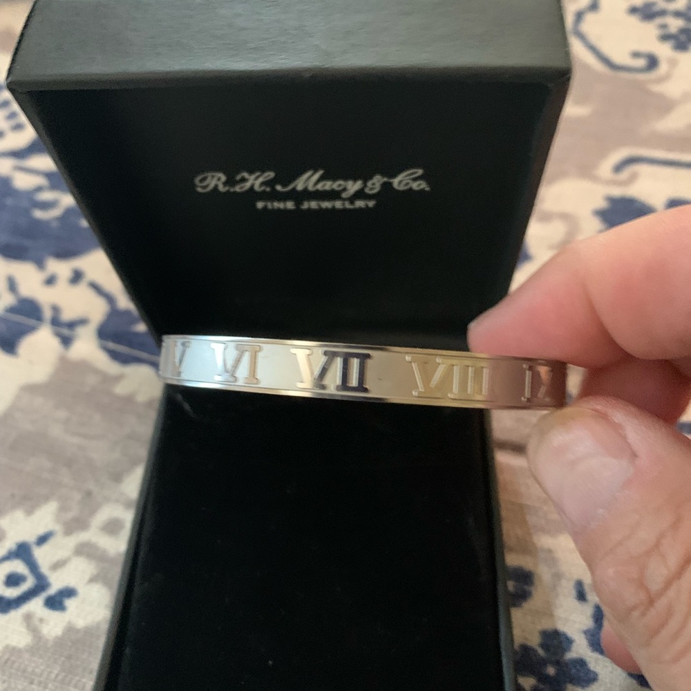 New and Beautiful Italian Stainless Steel Roman Numerals Bracelet size 7.5 open